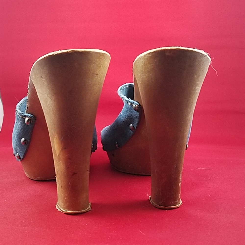 Heels - Picture 3 of 3
